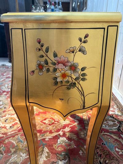 Commode en bois doré 