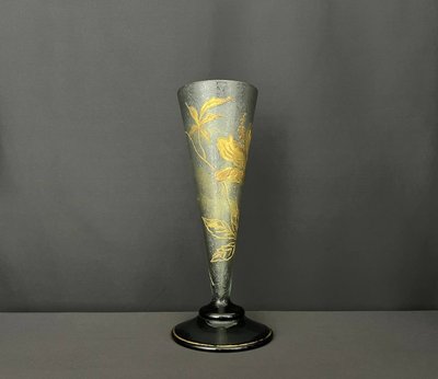 Vase Art Déco en verre soufflé gravé à l’acide – motif floral doré
