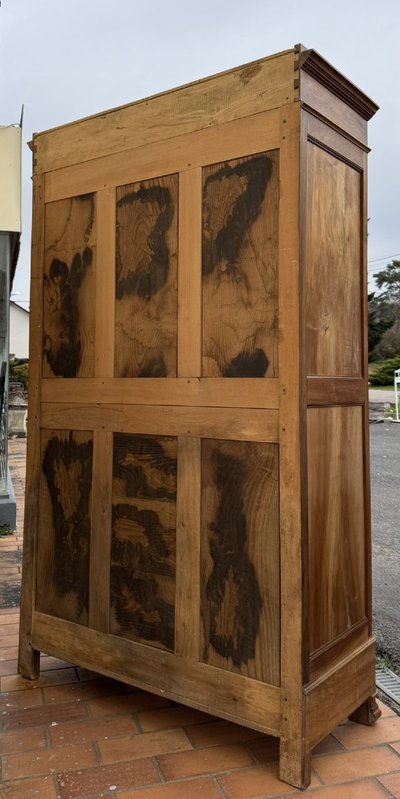 Louis Philippe period shell cabinet in walnut circa 1830