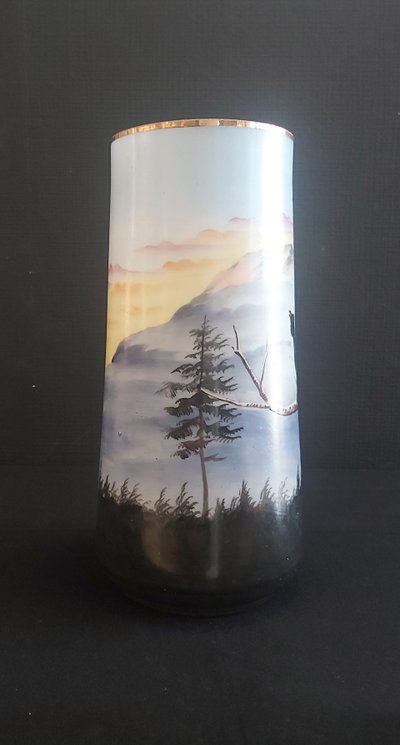 Vase aus Opalglas mit Heidehahndekor 