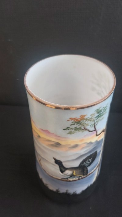 Vase aus Opalglas mit Heidehahndekor 