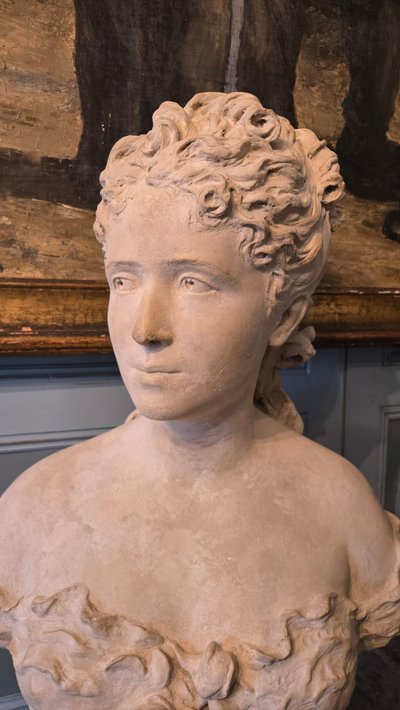 Busto di giovane donna, calco in gesso patinato, periodo Napoleone III