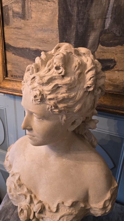 Busto di giovane donna, calco in gesso patinato, periodo Napoleone III
