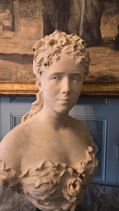 Busto di giovane donna, calco in gesso patinato, periodo Napoleone III