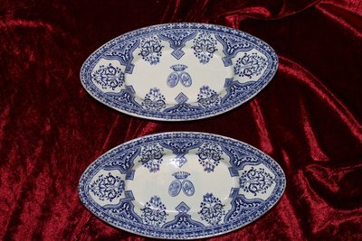 Service de table en faïence de Gien décor de Rouen avec blasons alliance Esterhazy-de Faultrier