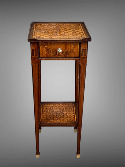 SMALL FLYING TABLE WITH TWO SQUARE TOPS IN MARQUETRY ON ALL SIDES WITH FLOWERS