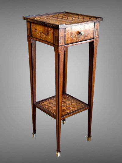 SMALL FLYING TABLE WITH TWO SQUARE TOPS IN MARQUETRY ON ALL SIDES WITH FLOWERS