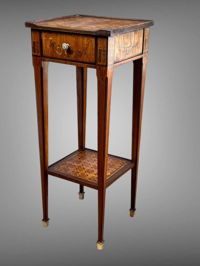 SMALL FLYING TABLE WITH TWO SQUARE TOPS IN MARQUETRY ON ALL SIDES WITH FLOWERS
