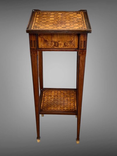SMALL FLYING TABLE WITH TWO SQUARE TOPS IN MARQUETRY ON ALL SIDES WITH FLOWERS