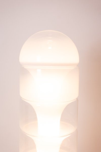 Carlo Nason. Lampada da terra “Column” in vetro opalescente. Anni '70/'80.  Codice articolo: LS64362509P