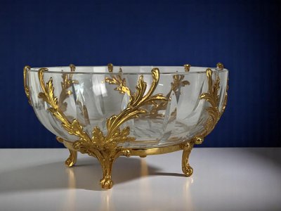 CUT CRYSTAL CUP WITH A GILT BRONZE MOUNT WITH OAK LEAF DECOR
