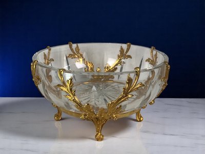 CUT CRYSTAL CUP WITH A GILT BRONZE MOUNT WITH OAK LEAF DECOR