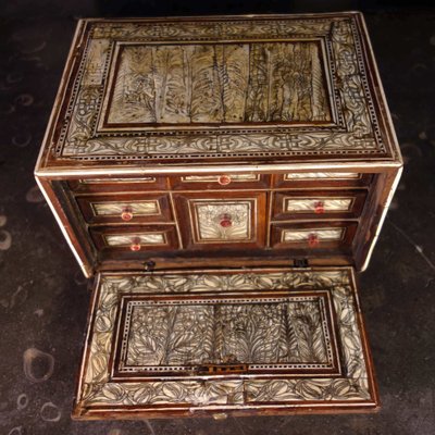 Cofanetto indo-portoghese "Mogul", India occidentale, XVII secolo
