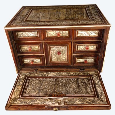 Cofanetto indo-portoghese "Mogul", India occidentale, XVII secolo