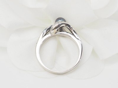 Anello in oro bianco, perla di Tahiti e diamanti