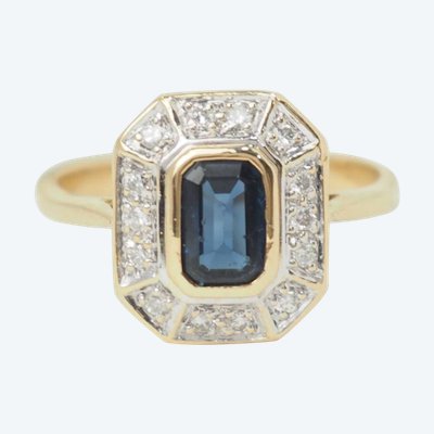 Bague entourage en or jaune, saphir et diamants 