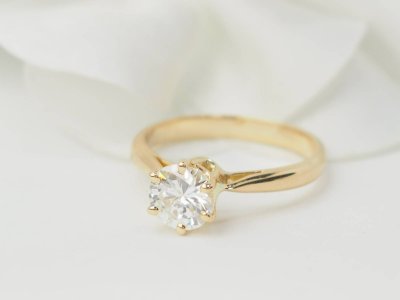 Bague solitaire en or jaune et diamant 0.97ct 