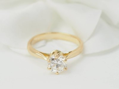 Bague solitaire en or jaune et diamant 0.97ct 