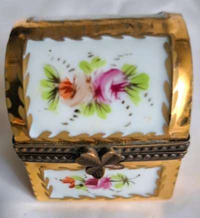 Jolie Boîte à pilules de collection en porcelaine peinte à la main ancienne avec 3 flacons début 20e