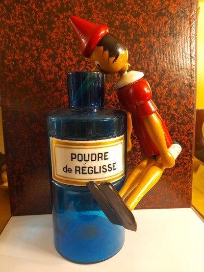 6 blue glass apothecary jars