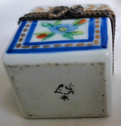Pretty hand-painted porcelain pill box 2 bottles