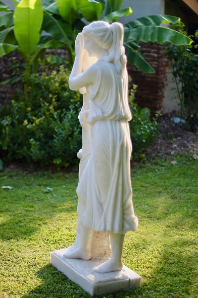 "Ramasseuse De Fruits" in marmo di Carrara 170 cm