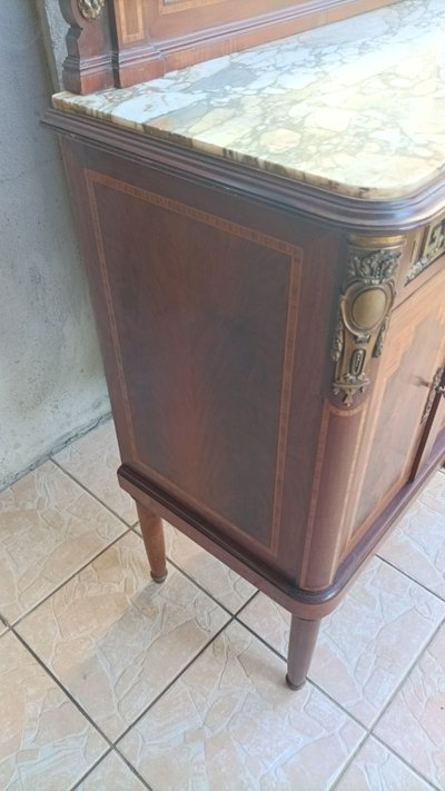 Credenza Luigi XVI impiallacciata in mogano con intarsi in legno pregiato