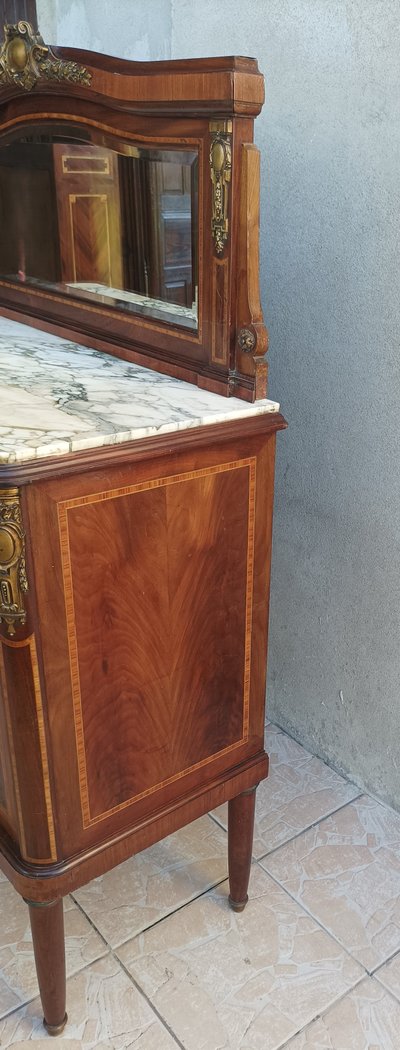 Credenza Luigi XVI impiallacciata in mogano con intarsi in legno pregiato