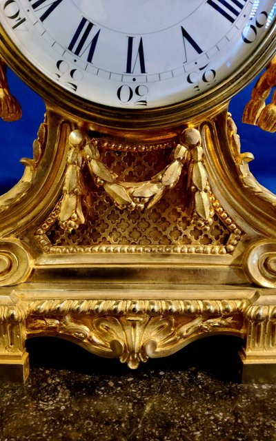 Louis XVI style clock in gilded bronzes with Lions' heads Greek decor 19th century
