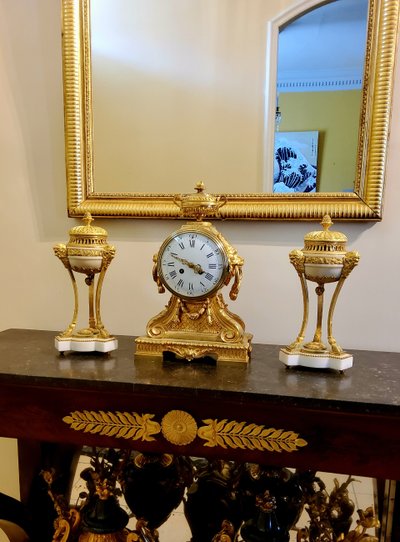 Louis XVI style clock in gilded bronzes with Lions' heads Greek decor 19th century