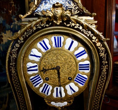 Großes geigenförmiges Wandkartell aus Boulle-Marketerie, Saint Martin in Paris