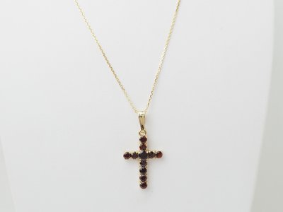 Collier pendentif croix en or jaune et grenats 
