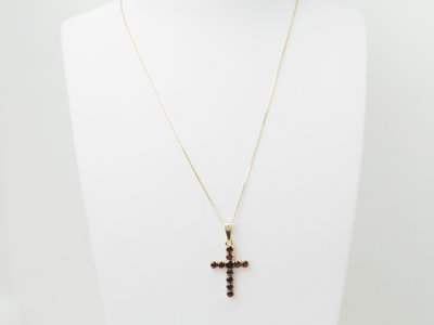 Collier pendentif croix en or jaune et grenats 