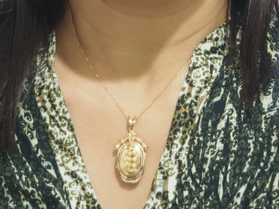 Collier pendentif cassolette en or jaune et perles fines