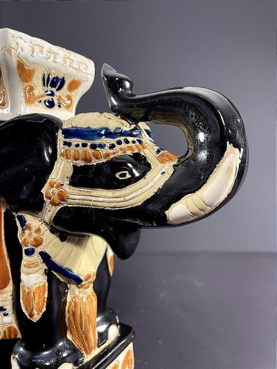 Vietnam, Milieu Du XXème Siècle, Sellette Miniature En Grès à Représentation D’un éléphant.