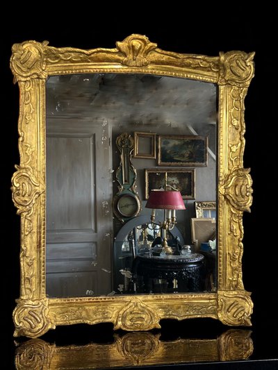 LARGE XVIIIth CENTURY MIRROR IN GOLDEN SCULPTURED AND STUQUED WOOD WITH MERCURY ICE