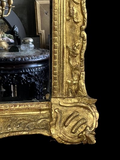 LARGE XVIIIth CENTURY MIRROR IN GOLDEN SCULPTURED AND STUQUED WOOD WITH MERCURY ICE