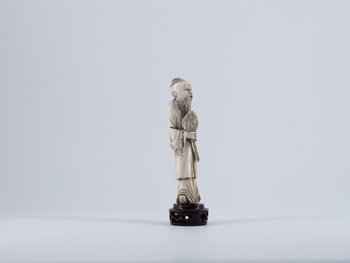 Okimono in Elfenbein. China, 19. Jahrhundert