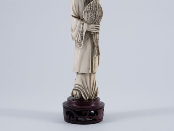 Okimono in Elfenbein. China, 19. Jahrhundert