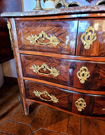Petite Commode Galbée Toutes Faces époque Louis XV