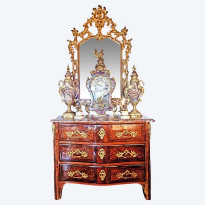 Petite Commode Galbée Toutes Faces époque Louis XV