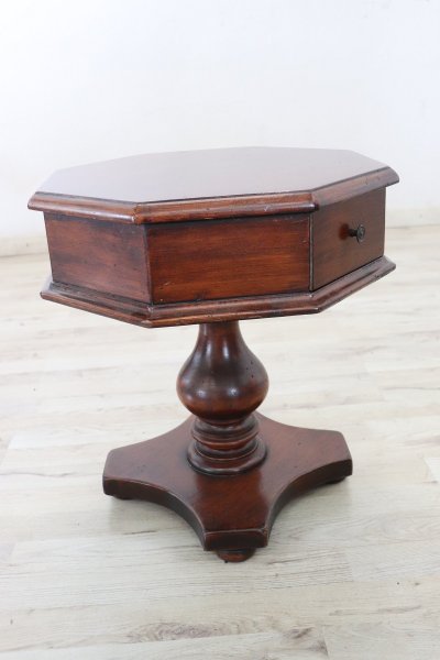 Table d'Appoint Octogonale Basse En Noyer, Années 1980