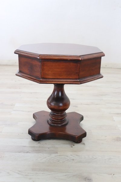 Table d'Appoint Octogonale Basse En Noyer, Années 1980