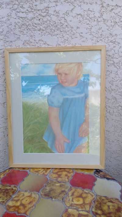 Ritratto di ragazza sulla spiaggia / pastello