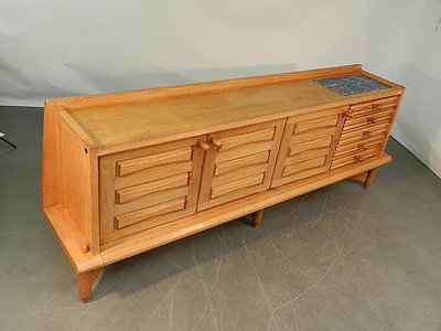 Guillerme Et Chambron , grande ed elegante credenza in rovere Edition Votre Maison Circa 1970