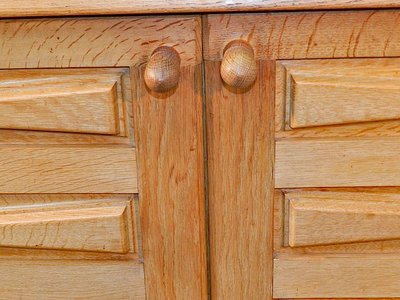Guillerme Et Chambron , grande ed elegante credenza in rovere Edition Votre Maison Circa 1970