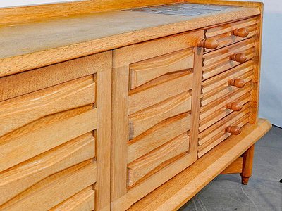 Guillerme Et Chambron , grande ed elegante credenza in rovere Edition Votre Maison Circa 1970