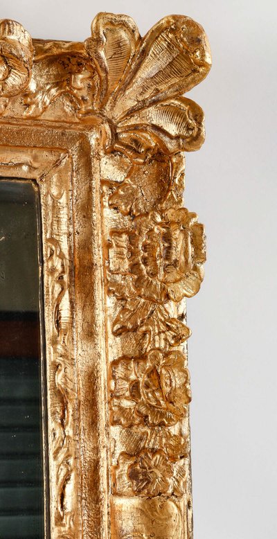 Miroir en bois et stuc sculpté et doré d’époque Régence vers 1720