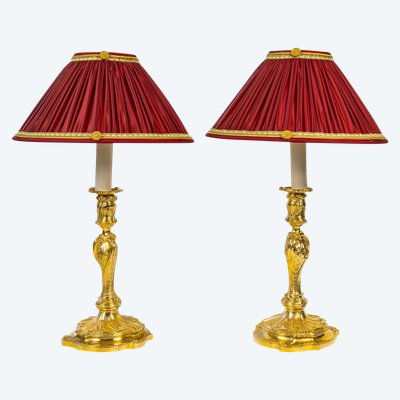 Paire de Flambeaux Rocaille Montée en Lampes en Bronze Ciselé et Doré Style Louis XV vers 1850