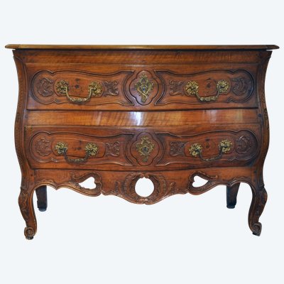 Commode provençale en noyer massif travail nîmois époque Louis XV
